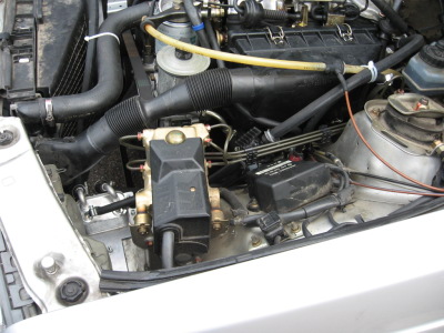 Blick auf den Motor von der Fahrerseite nach Umbau Blick auf den Motor von der Fahrerseite nach Umbau