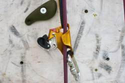 Petzl Croll offen mit Seil - anklicken für größere Version